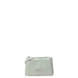 Billetera pequeña de nylon color verde menta, con doble compartimento con cierre y placa metálica decorativa en el frente.