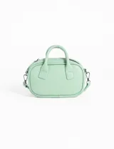 Cartera mini tipo tote color verde agua, de cuero sintético, con doble asa corta y correa larga extraíble.