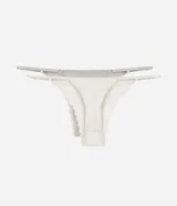 Kit de dos bombachas colaless marca Lov, confeccionadas en algodón con elastano. Presentan diseño de hilo dental con laterales finos regulables, detalles de encaje en los bordes y un pequeño lazo decorativo en el frente.
