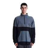 Canguro azul con cierre parcial en el cuello, bolsillo tipo canguro y logo bordado en el pecho.