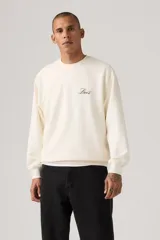 Buzo de cuello redondo Levi's de color marfil, con diseño relajado, mangas largas y pequeño logo cursivo bordado en el pecho.