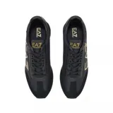 Championes urbanos Armani EA7, color negro con detalles en dorado. Presentan el logo de la marca estampado en el lateral y una suela dentada de goma.