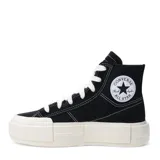 Championes Converse modelo Cruise de caña alta, confeccionados en lona de algodón negra con costuras blancas en contraste. Presentan una suela de plataforma de goma blanca con diseño segmentado y cordones blancos.