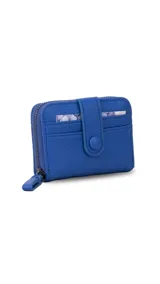 Tarjetero compacto tipo abanico con cierre perimetral y solapa frontal con broche a presión. Cuenta con múltiples ranuras para tarjetas y está confeccionado en material símil cuero con textura granulada.