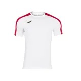Remera deportiva Joma Academy de manga corta, color blanco con detalles en rojo en hombros y mangas, y logo de la marca bordado en negro en el pecho.