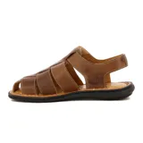 Sandalias franciscanas de cuero color sésamo para hombre, con múltiples tiras y ajuste con velcro.
