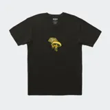 Remera negra de manga corta con estampado de hongos amarillos.