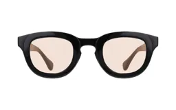 Lentes de sol Huesca modelo Chloe, con montura gruesa de acetato color negro y lentes color rosa pálido.