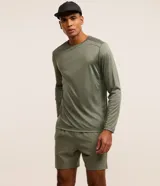Bermuda deportiva masculina Get Over color verde militar, confeccionada en poliéster con elastano, con cintura elástica y cordón interno ajustable.