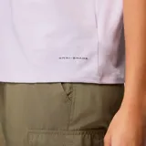 Remera de manga corta Columbia Sun Trek SS II para mujer, color lila claro, con cuello redondo y pequeño logo de la marca bordado en el pecho.