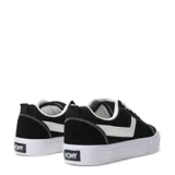 Championes urbanos Pony modelo Garden, color negro con detalles en blanco. Confeccionados en una combinación de lona y gamuza, cuentan con suela de goma blanca y cierre mediante cordones.