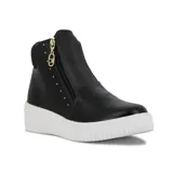 Botin de estilo urbano color negro, con cierre lateral decorativo y suela de goma blanca con plataforma.