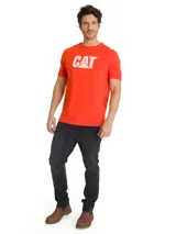 Remera de manga corta Cat, color rojo, con logo impreso en el pecho en color blanco.
