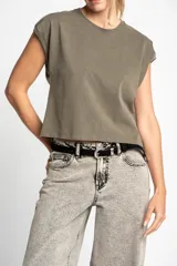 Remera rosa de algodón, corte al cuerpo y mangas cortas.