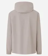 Campera rompevientos color verde oliva con capucha ajustable con cordón, cierre frontal con cremallera, bolsillos laterales con cremallera, puños con elástico y forro interior. Ligera y versátil, ideal para proteger del viento y la lluvia ligera.