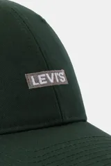 Gorra de béisbol Levi's en color verde oscuro con visera curva y parche frontal bordado con el logo de la marca.