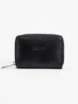 Billetera compacta de cuero negro, con cierre perimetral de cremallera y logo grabado en la parte frontal.