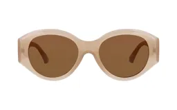 Lentes de sol con armazón de acetato en tono nude traslúcido y cristales marrones de forma ovalada.