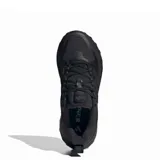 Championes de running Adidas modelo Ultrarun 5 TR, color negro. Presentan un diseño técnico con malla superior repelente al agua, mediasuela con tecnología Bounce 2.0 para mayor amortiguación y suela de goma Adiwear con tracción optimizada para diversos terrenos.