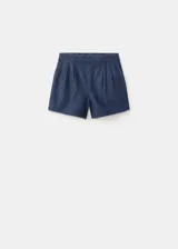 Short de denim azul oscuro de tiro alto, con bolsillos y detalle de bordado blanco en el borde inferior.