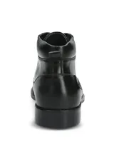 Bota de vestir de cuero color negro, de caña corta con cordones y detalle de costuras en la puntera.