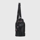Crossbag de diseño ergonómico en color negro, con múltiples compartimentos con cierre y correa ajustable con el logo de la marca estampado. Presenta detalles en color rosado en los tiradores de los cierres.