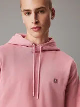 Buzo con capucha rosado de felpa de mezcla de algodón, corte regular, capucha con cordón, puños y bajo de canalé, bordado del mismo tono en el puño e insignia con el monograma de Calvin Klein en el pecho.