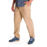 Pantalón tipo chino de corte recto y tiro medio, color beige, con cierre de cremallera y botón, bolsillos laterales y bolsillos traseros con solapa y botón.