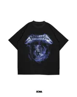 Remera negra de algodón con estampa del álbum Ride the Lightning de Metallica en el frente.