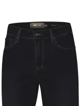 Jeans de corte regular y calce relajado en color azul oscuro. Confeccionado en denim de alta calidad con tecnología Natural Flex para mayor flexibilidad, cuenta con remaches metálicos reforzados, cierre de cremallera y botón, y tiro medio.