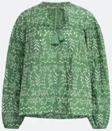 Blusa tipo bata de algodón con tejido laise bordado, cuello redondo con cordones y borlas, y mangas largas abullonadas con puños ajustados.