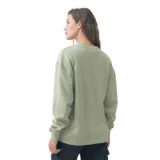 Buzo verde de corte oversize con estampa de paisaje con flores.