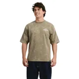 Remera O'Neill modelo Wedges, de color beige oscuro con efecto acid wash y estampa pequeña en el pecho con el logo de la marca.
