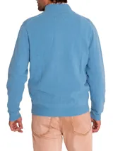 Sweater de punto con cierre frontal completo y cuello alto, confeccionado en mezcla de lana y cashmere. Presenta puños y ruedo acanalados, con un diseño de calce regular.