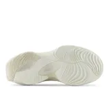 Championes New Balance modelo WRPD Runner, color blanco hueso, con capellada de malla y superposiciones de gamuza. Presentan el logo "N" bordado en el lateral, entresuela FuelCell esculpida y suela exterior ondulada.