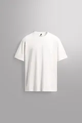 Camiseta regular fit de algodón color blanco, con cuello redondo, manga corta y logo en relieve en el bajo, de la línea Zara Athleticz.