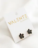 Par de caravanas de clip con forma de rosa negra con borde dorado.