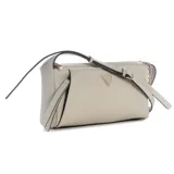 Cartera bandolera Guess modelo Devon de diseño estructurado, color gris con efecto texturizado. Presenta herrajes dorados, logo triangular frontal de la marca y charm colgante decorativo. Cuenta con cierre superior y correa ajustable.