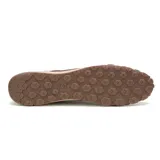 Zapatillas slip-on Caterpillar modelo Hex Ready, color marrón oscuro. Presentan un diseño moderno sin cordones con capellada de cuero nubuck, entresuela de EVA en tono beige y suela de goma con tecnología de tracción hexagonal.