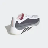 Championes de running Adidas Hyperboost Edge, color blanco con detalles en gris y negro, con diseño de suela gruesa y amortiguación avanzada.