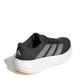 Championes Adidas Galaxy 8 W para mujer, color negro con entresuela blanca y detalles en gris. Cuentan con capellada de malla transpirable, las clásicas tres tiras en los laterales y tecnología Cloudfoam en la suela para mayor amortiguación.