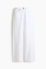 Jean de tiro alto con corte wide leg y diseño de cinco bolsillos, confeccionado en denim de algodón rígido.