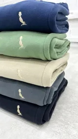 Pantalón de jogging verde oliva de algodón con corte recto y logo bordado en la pierna.