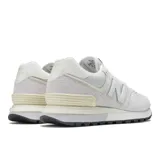 Championes New Balance 574 unisex color blanco, confeccionados en gamuza y malla, con logo "N" característico en los laterales y entresuela ENCAP.