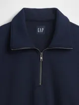 Buzo de algodón con cuello alto y cierre frontal parcial, de manga larga con puños y ruedo acanalados.