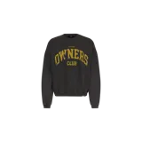 Buzo Represent de color gris oscuro, con cuello redondo y estampado frontal grande con la inscripción "OWNERS CLUB" en tono amarillo desgastado.