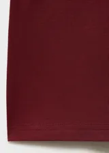 Camiseta básica de manga corta y cuello redondo, confeccionada en 100% algodón orgánico con diseño recto.