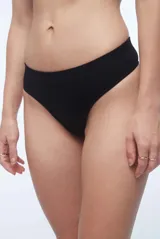 Colaless de microfibra negra con tejido acanalado (canalé) y tiro bajo.