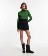 Blusa de punto de la marca Blue Steel, con cuello alto, manga larga y diseño básico ajustado al cuerpo.