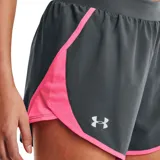 Short Under Armour de mujer, color negro, con cintura elástica, calza interior de malla y logo estampado en la pierna.